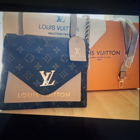 Louis Vuitton Blue Monogram Canvas and Tan Accent Shoulder Bag - Picture 3 of 9